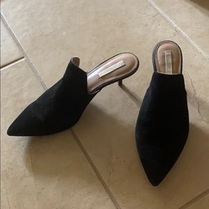 Kitten heel mule